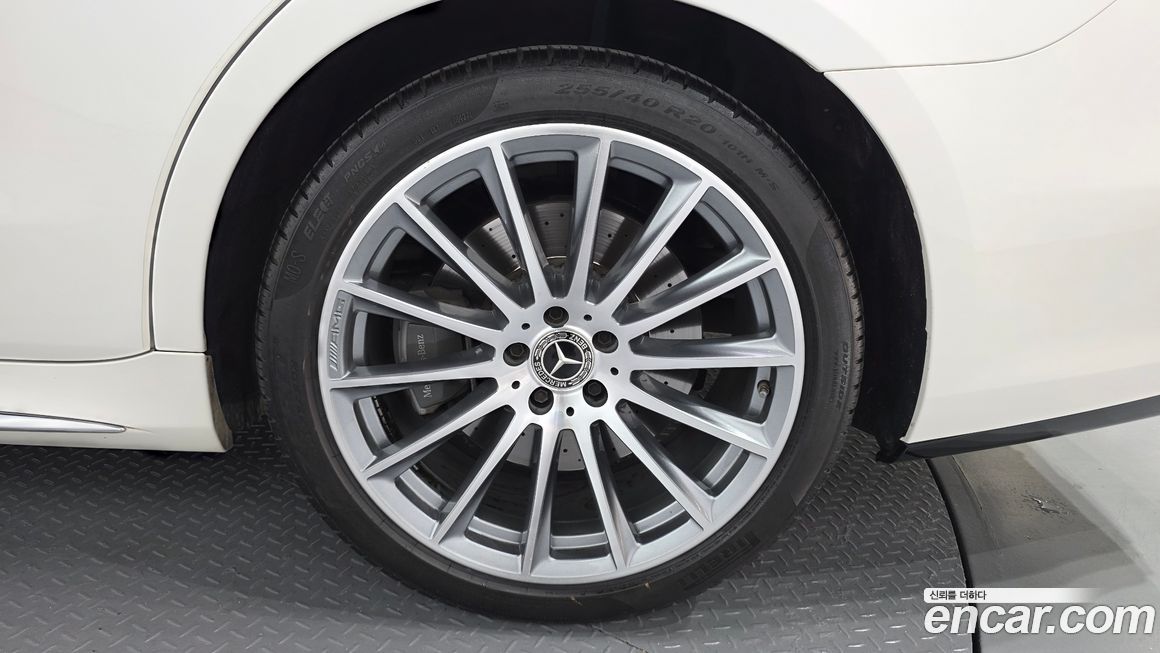 Mercedes-Benz S-Class 2023