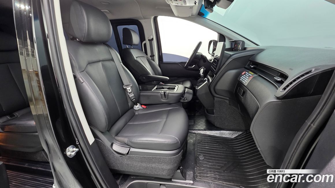 Hyundai Staria 2025