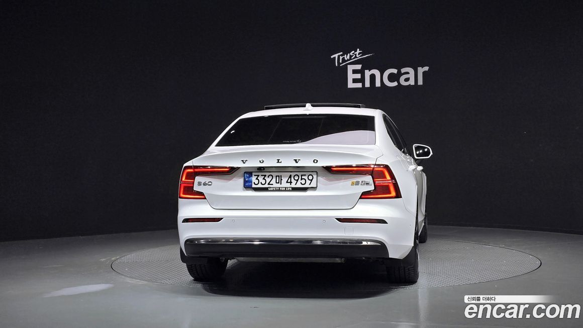 Volvo S60 2023