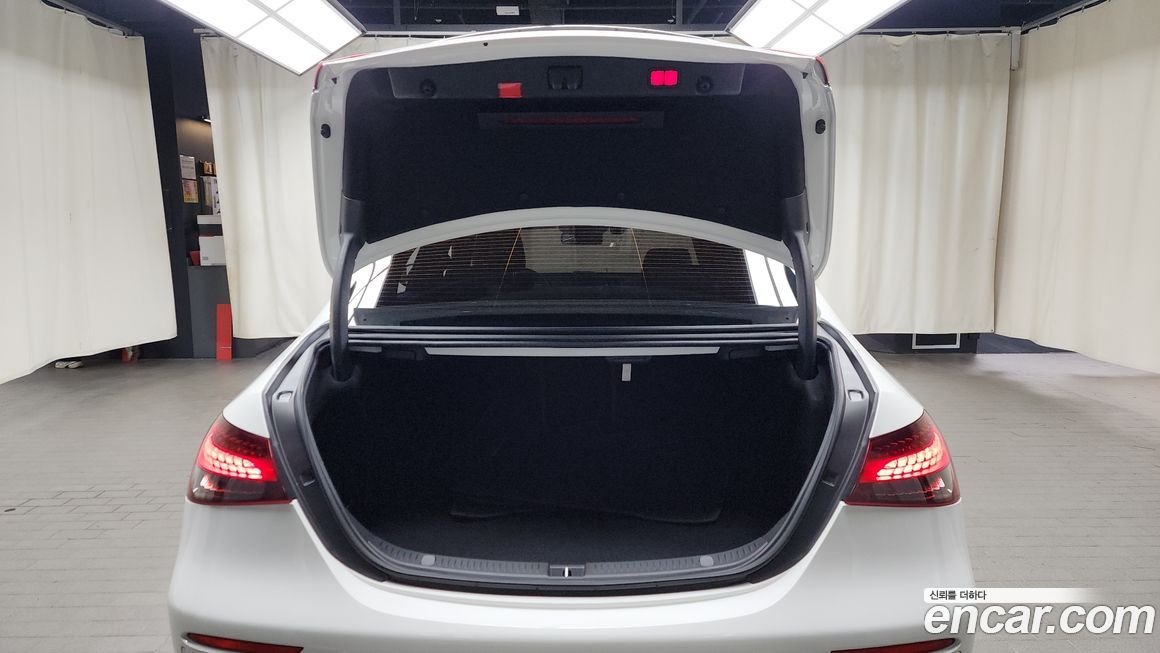 Mercedes-Benz E-Class 2021