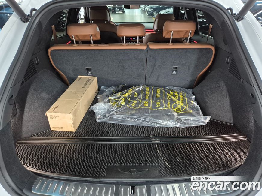 Genesis GV70 2025