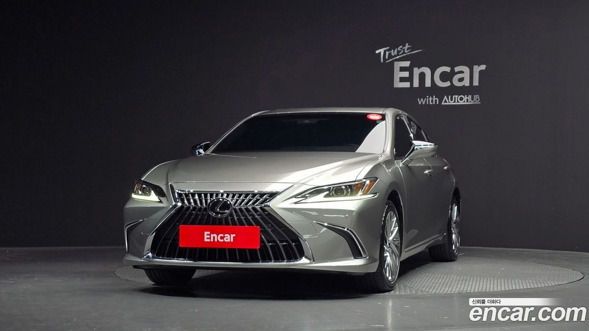 Lexus ES 2025