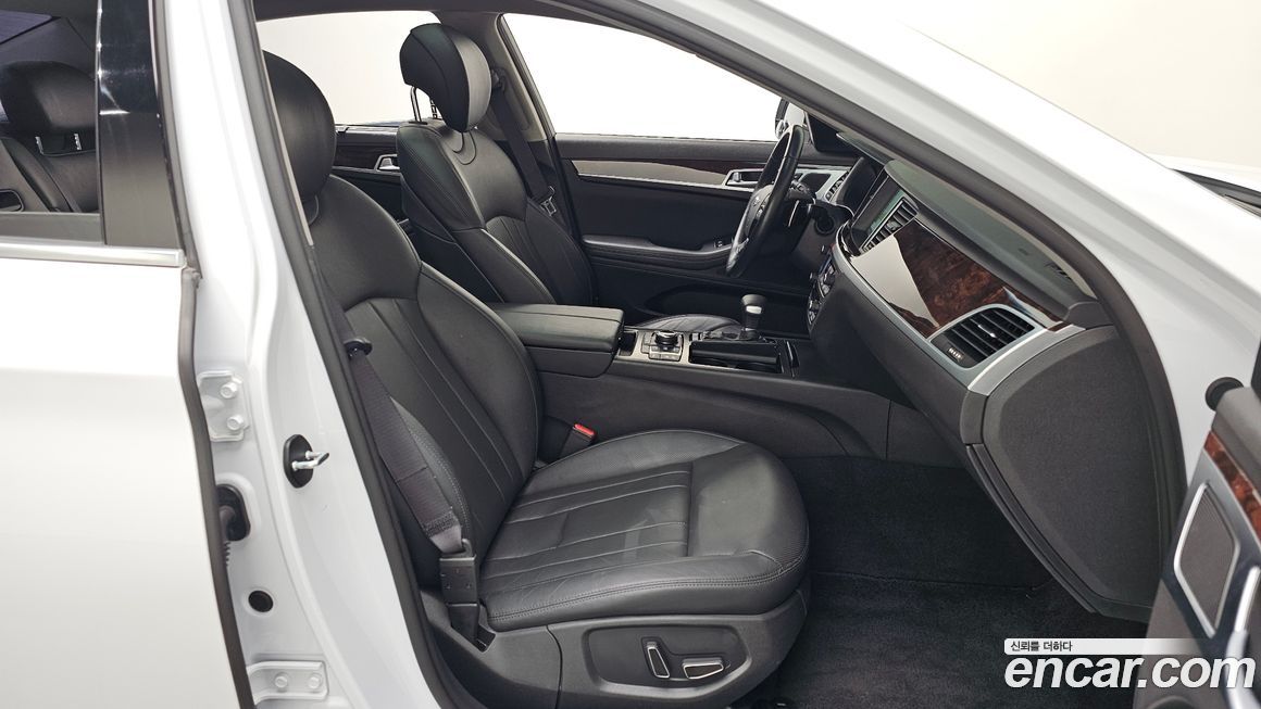 Hyundai Genesis 2016