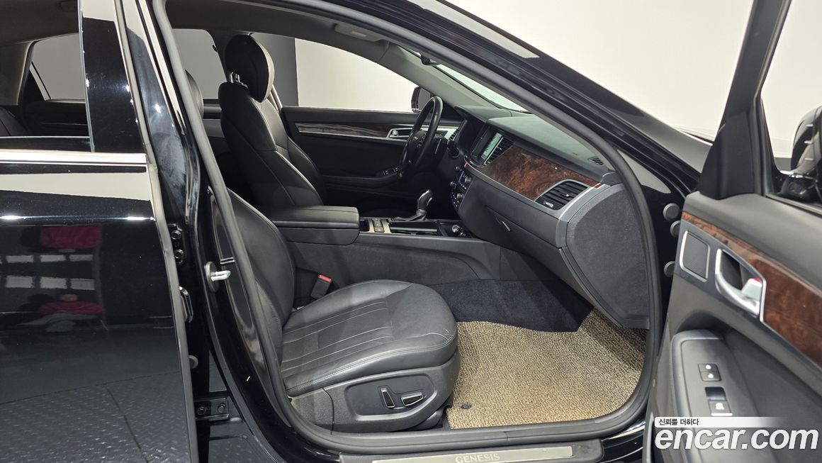 Hyundai Genesis 2016