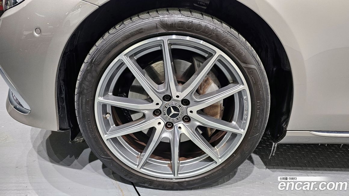 Mercedes-Benz E-Class 2022