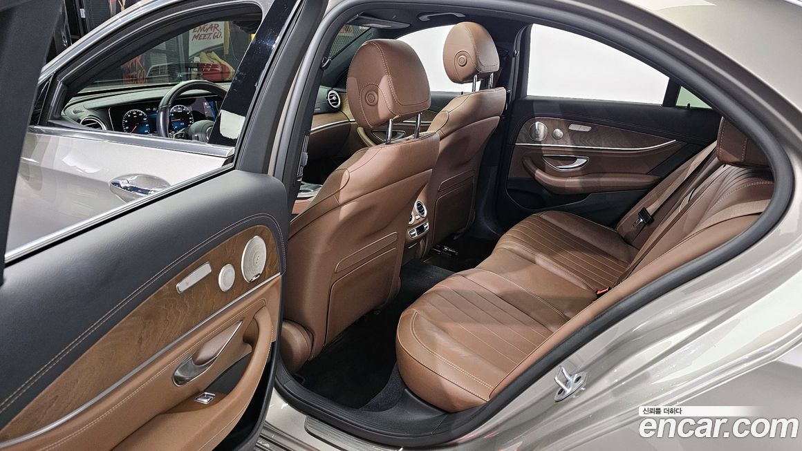 Mercedes-Benz E-Class 2022