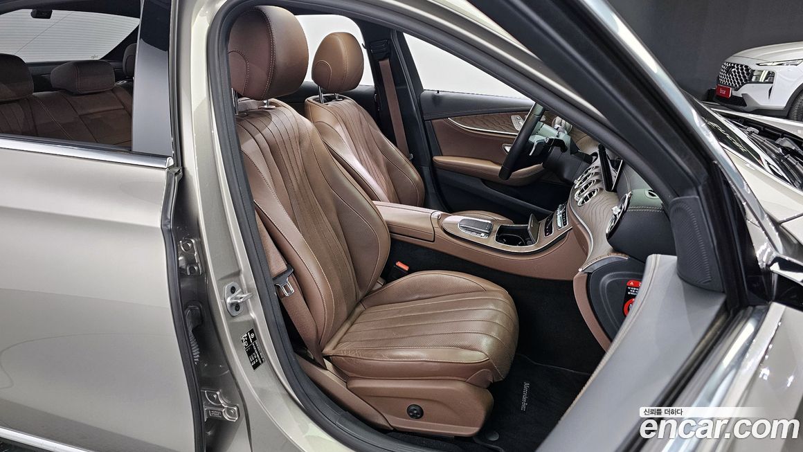 Mercedes-Benz E-Class 2022