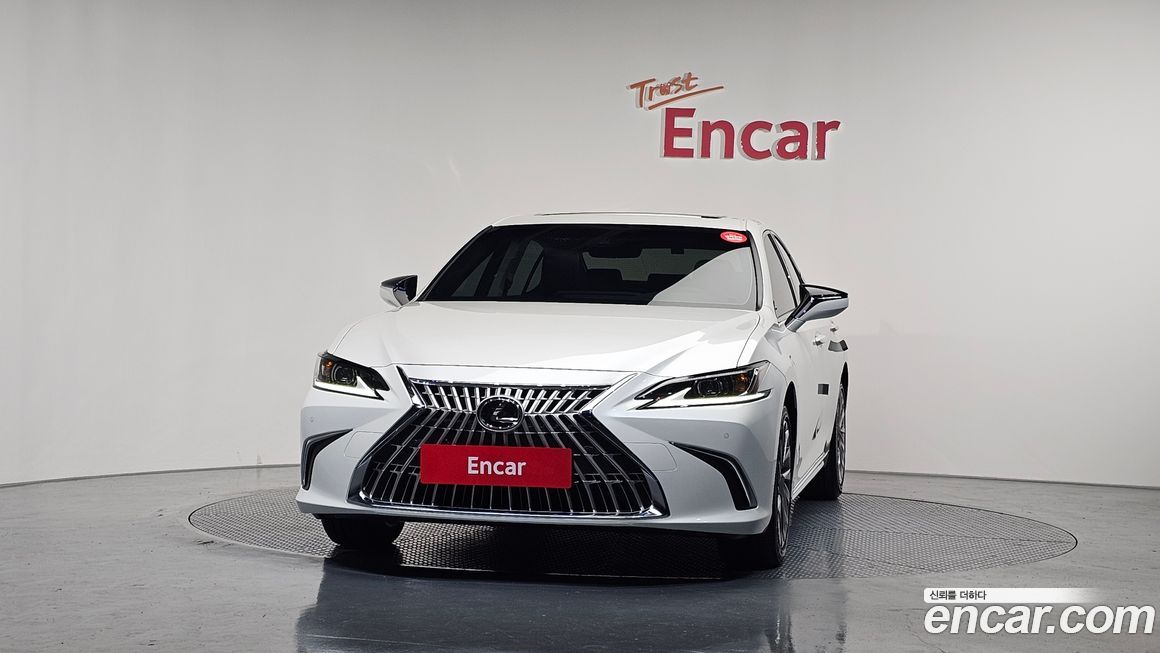 Lexus ES 2025
