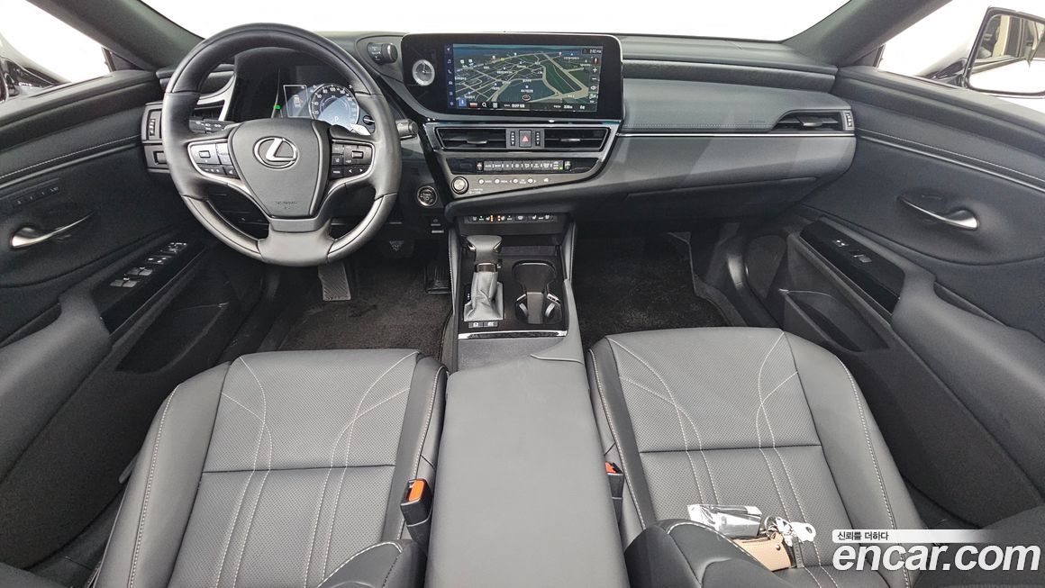 Lexus ES 2025
