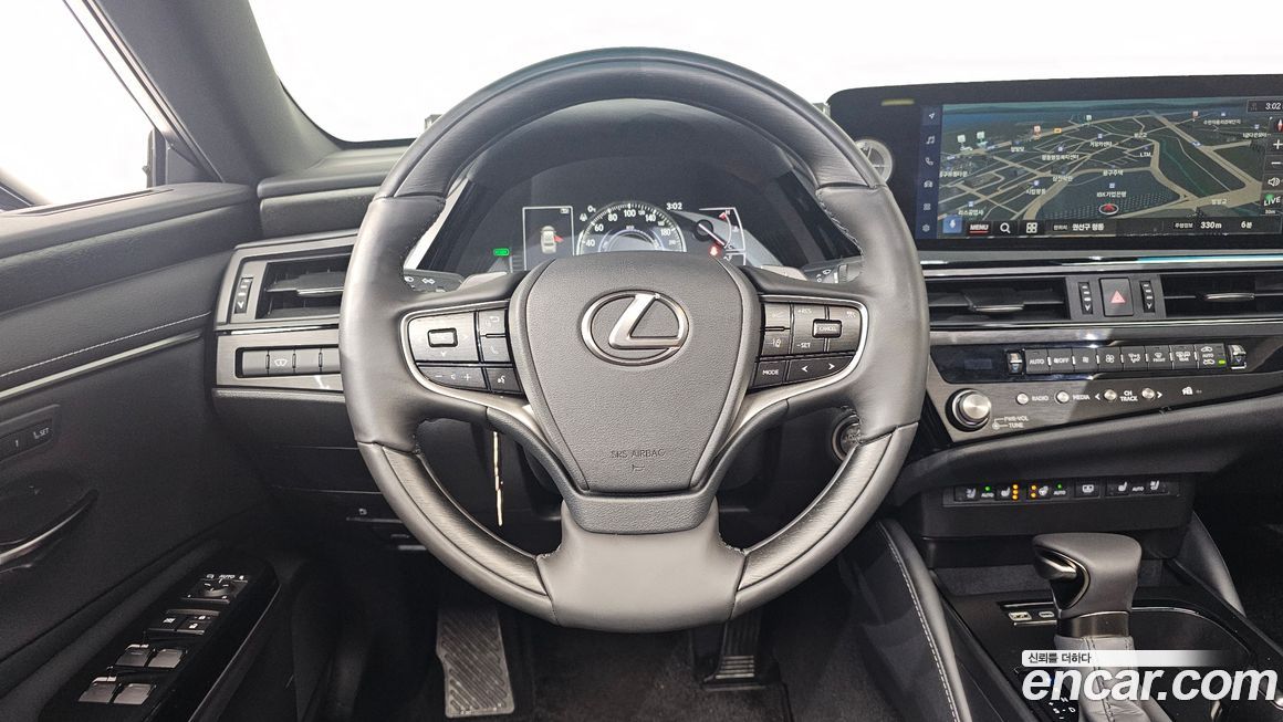 Lexus ES 2025