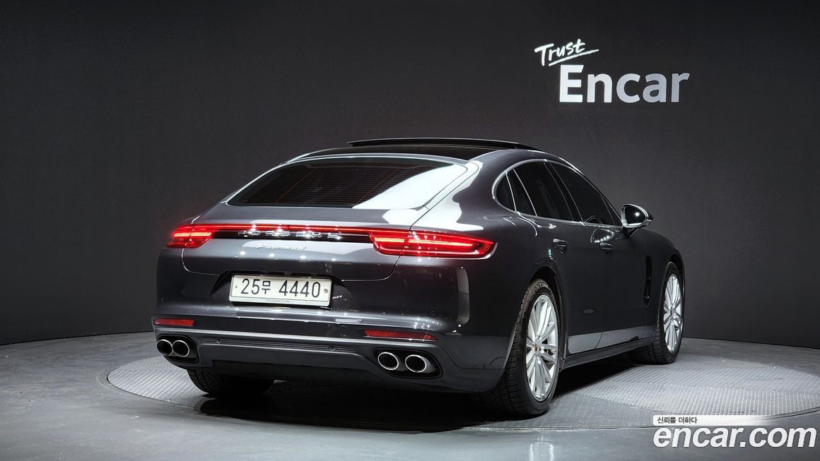 Porsche Panamera 2018