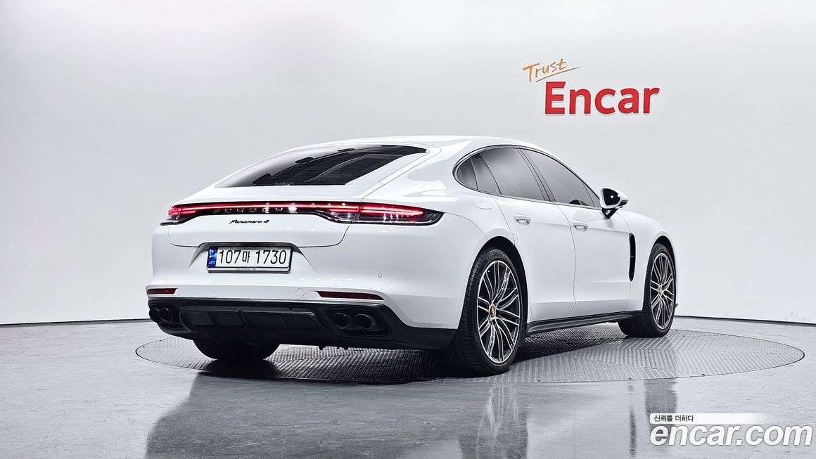 Porsche Panamera 2021