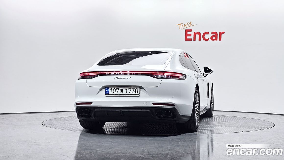 Porsche Panamera 2021