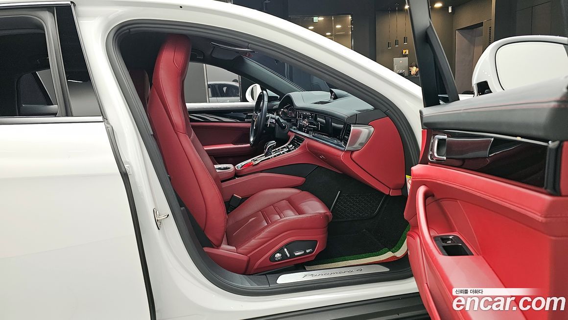 Porsche Panamera 2021