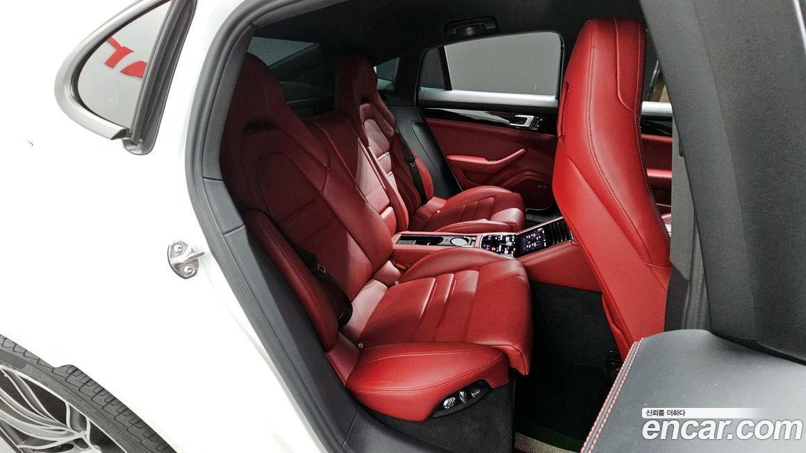 Porsche Panamera 2021