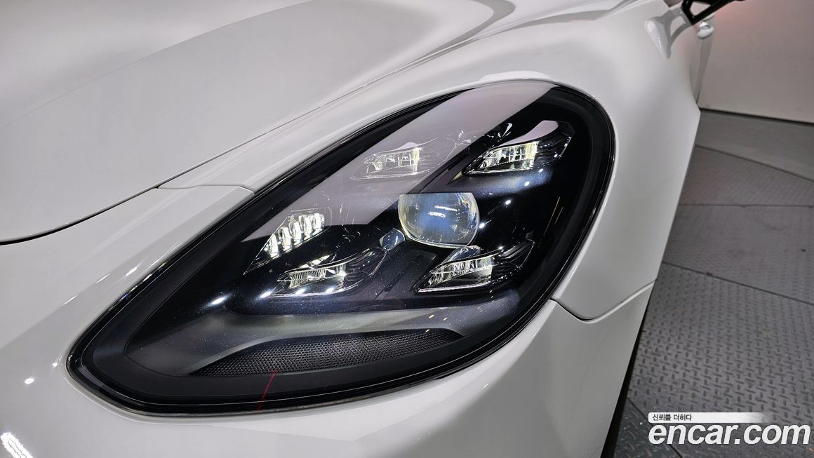 Porsche Panamera 2021