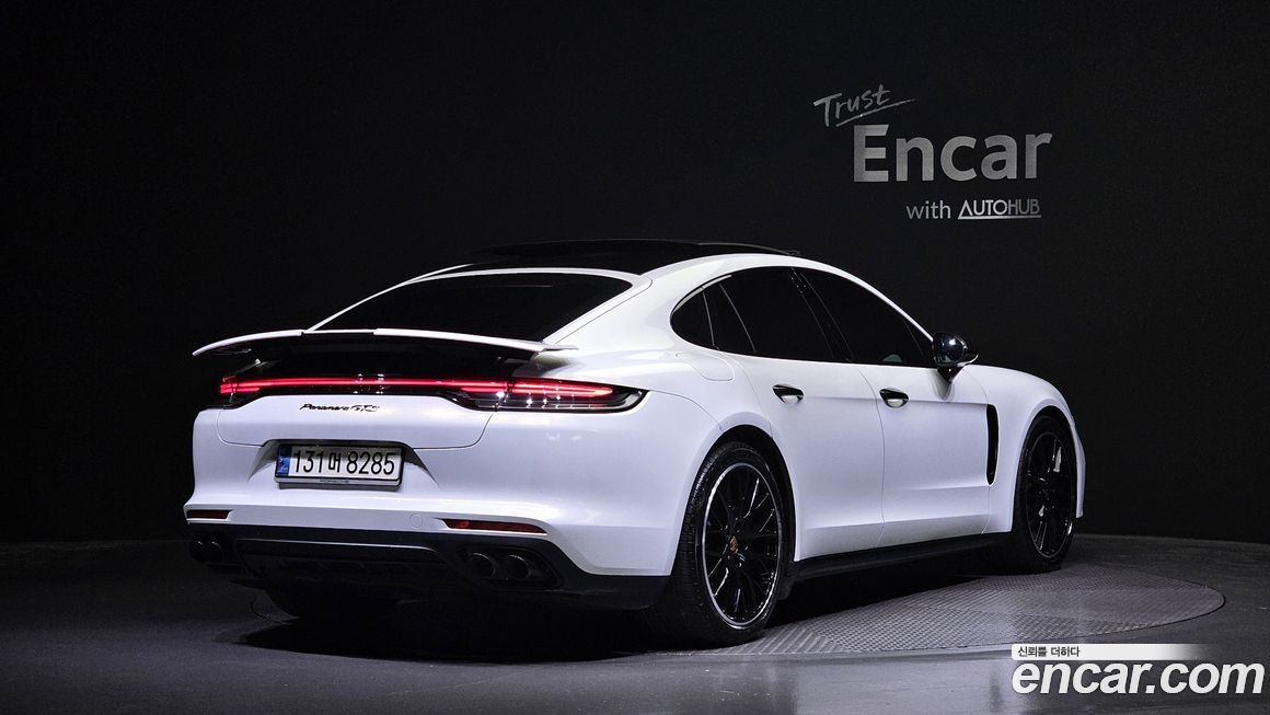 Porsche Panamera 2021