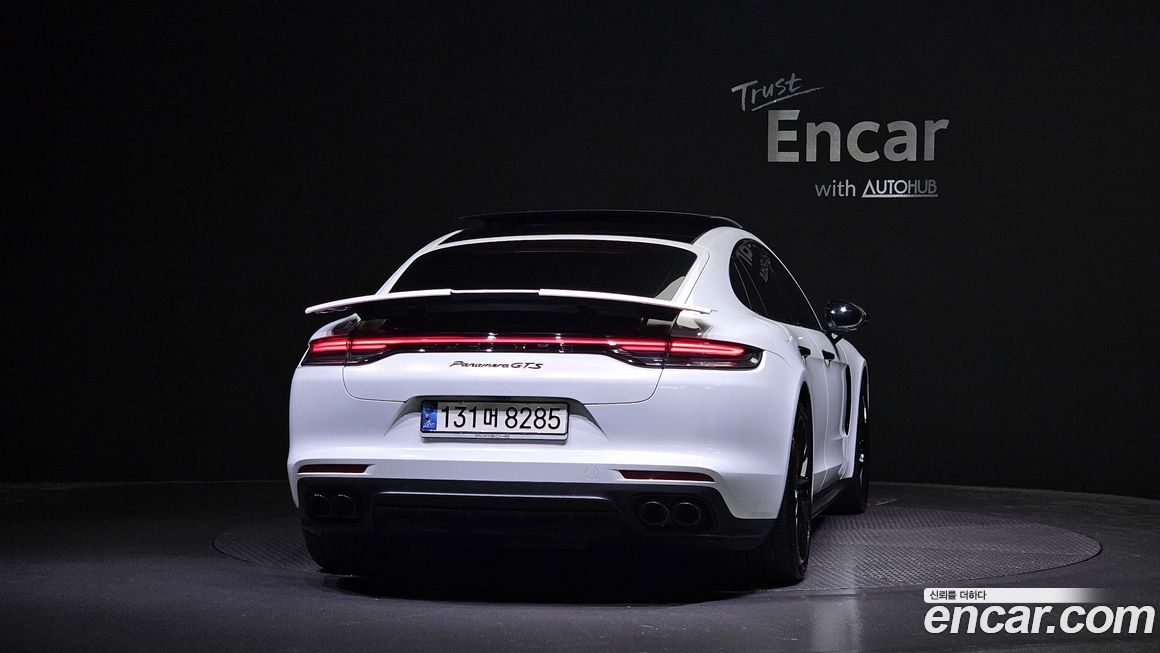 Porsche Panamera 2021