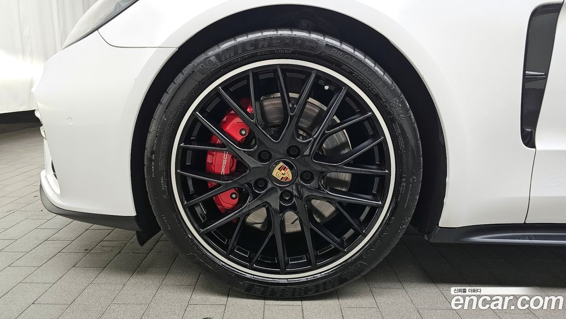 Porsche Panamera 2021