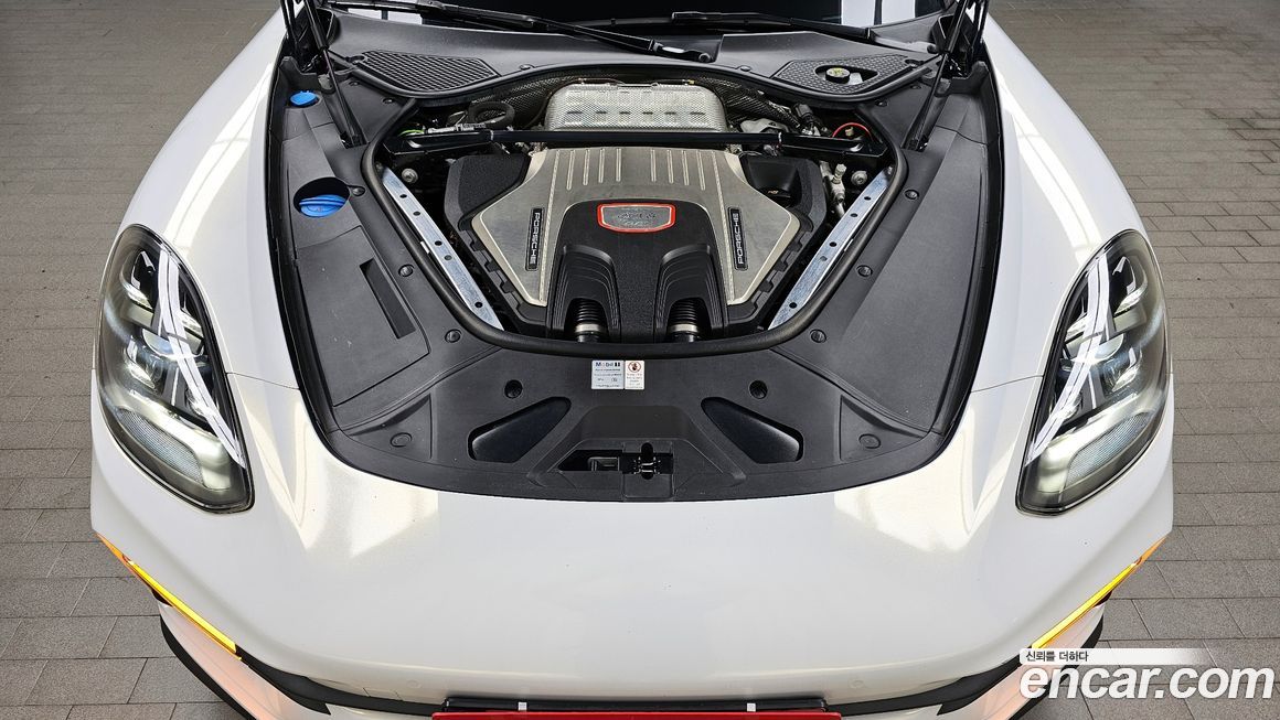 Porsche Panamera 2021