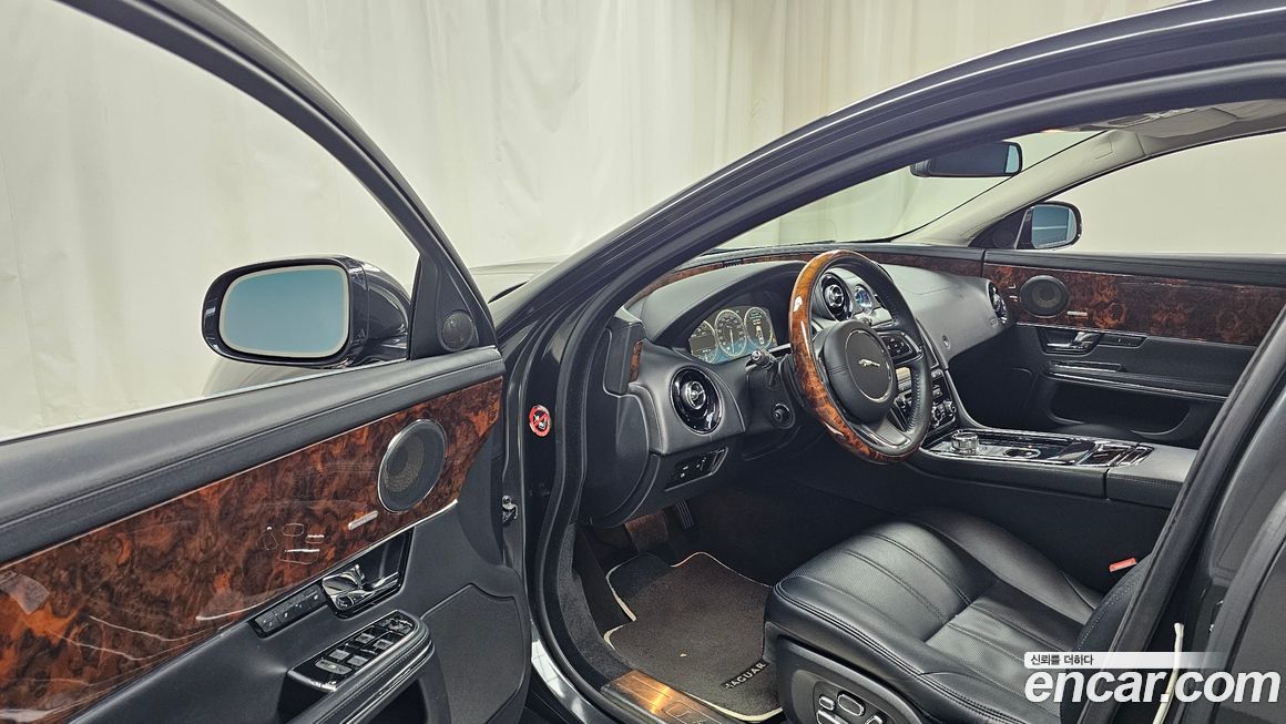 Jaguar XJ 2011