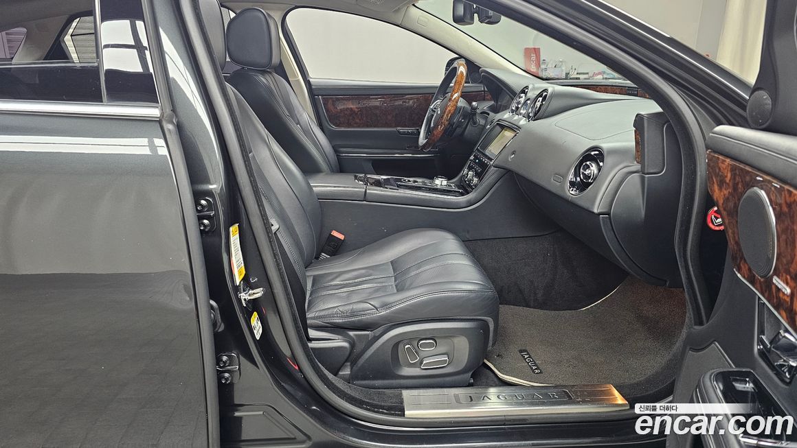 Jaguar XJ 2011