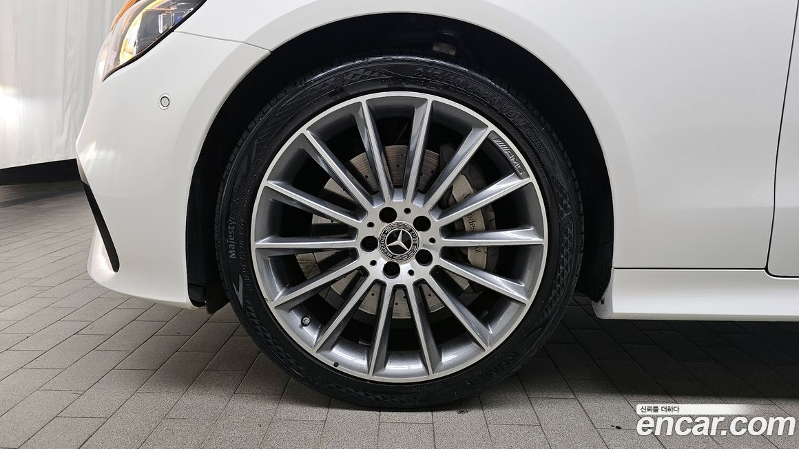 Mercedes-Benz E-Class 2023