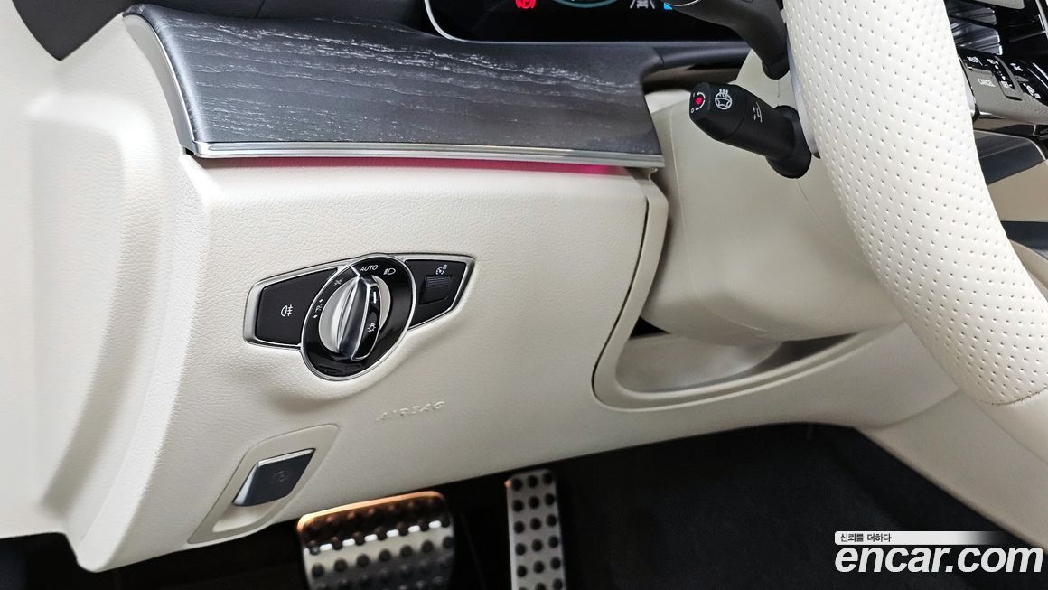 Mercedes-Benz E-Class 2023