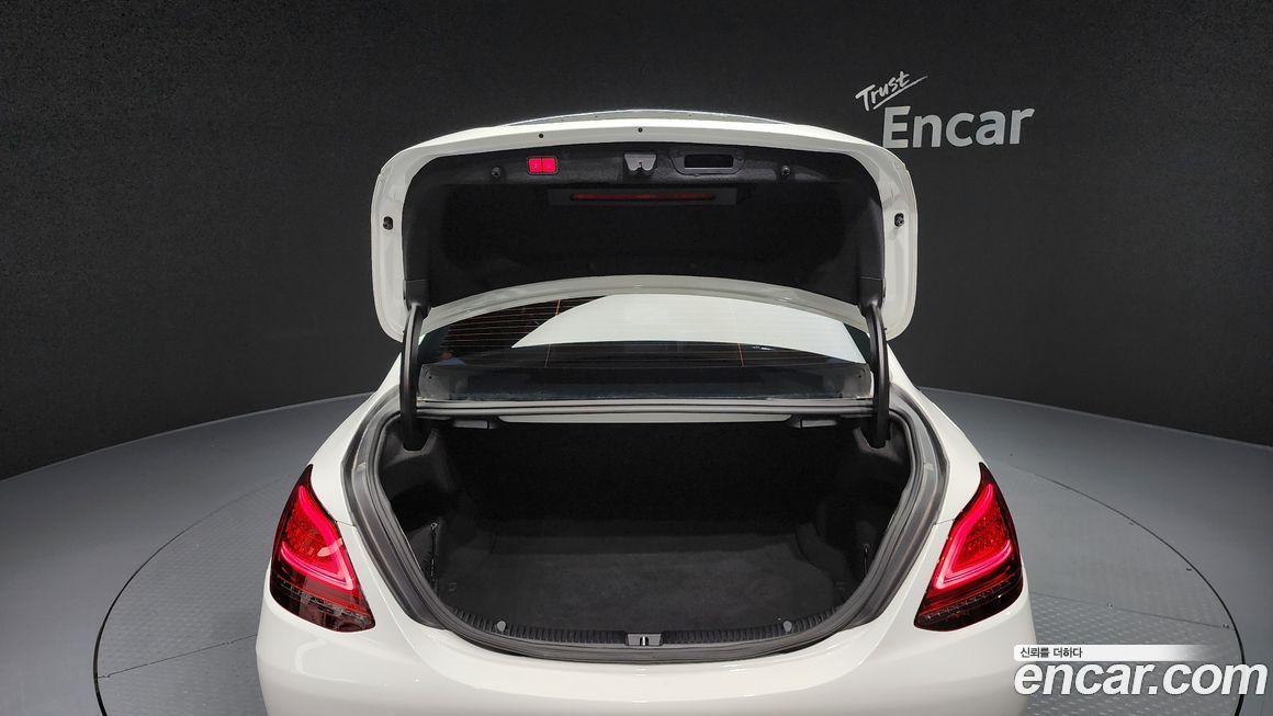 Mercedes-Benz C-Class 2021