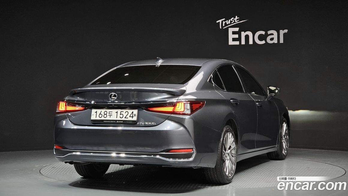 Lexus ES 2023