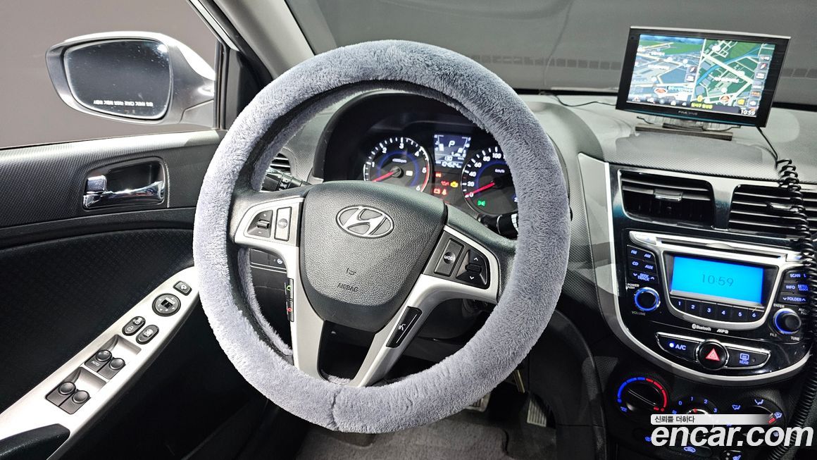 Hyundai Accent 2012