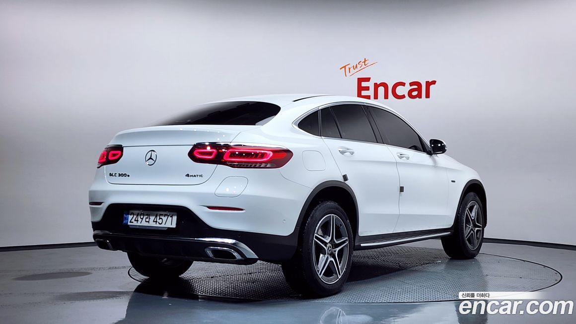 Mercedes-Benz GLC-Class 2021