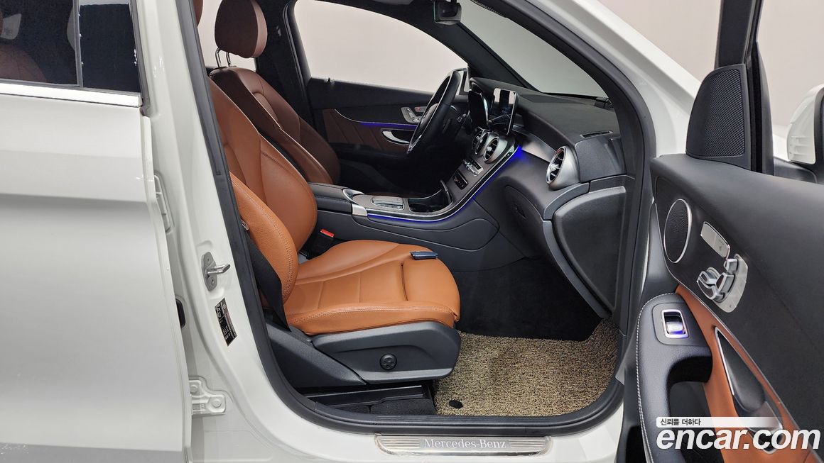 Mercedes-Benz GLC-Class 2021