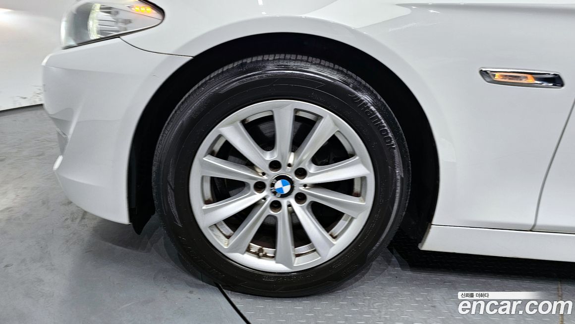 BMW 5-Series 2011