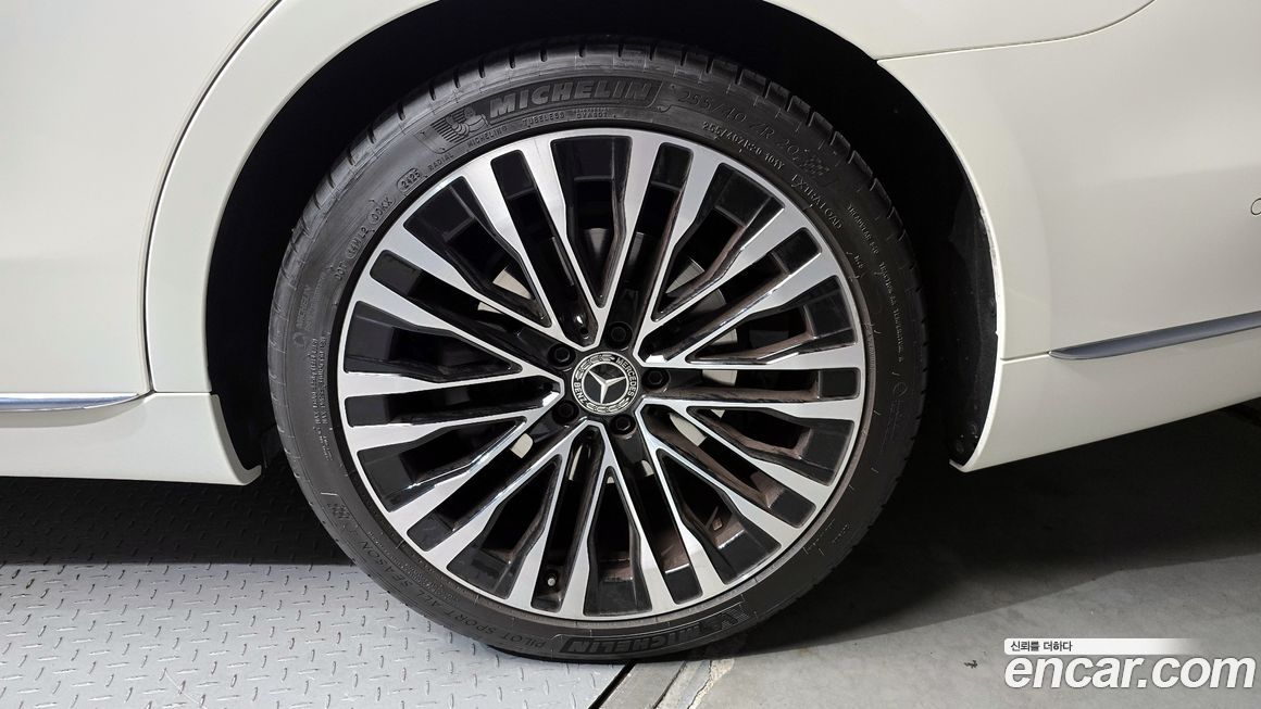 Mercedes-Benz S-Class 2023