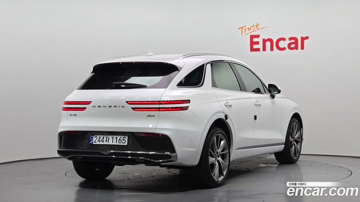 Genesis GV70 2025