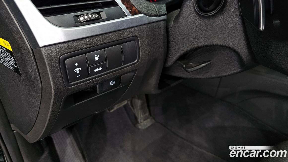 Hyundai Genesis 2016