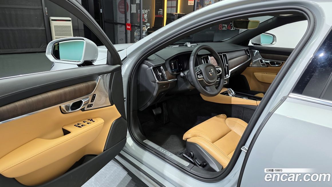 Volvo S90 2025