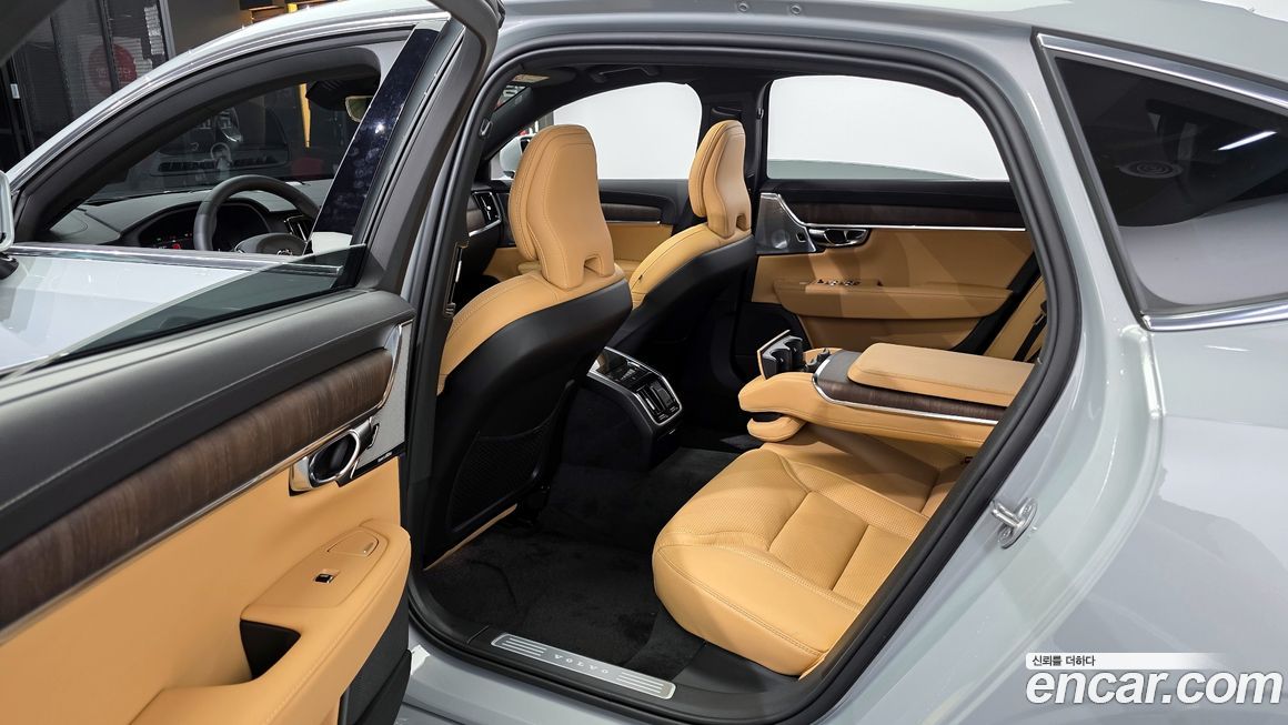 Volvo S90 2025