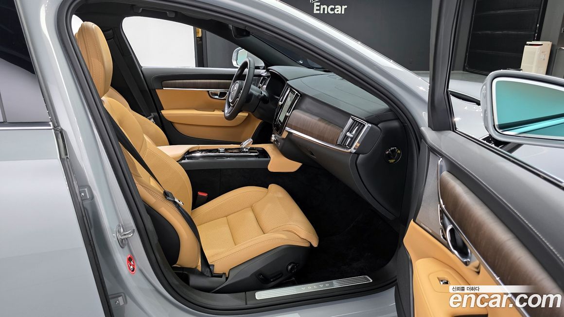 Volvo S90 2025