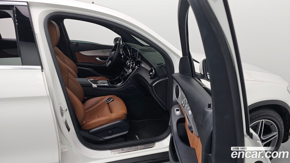 Mercedes-Benz GLC-Class 2021