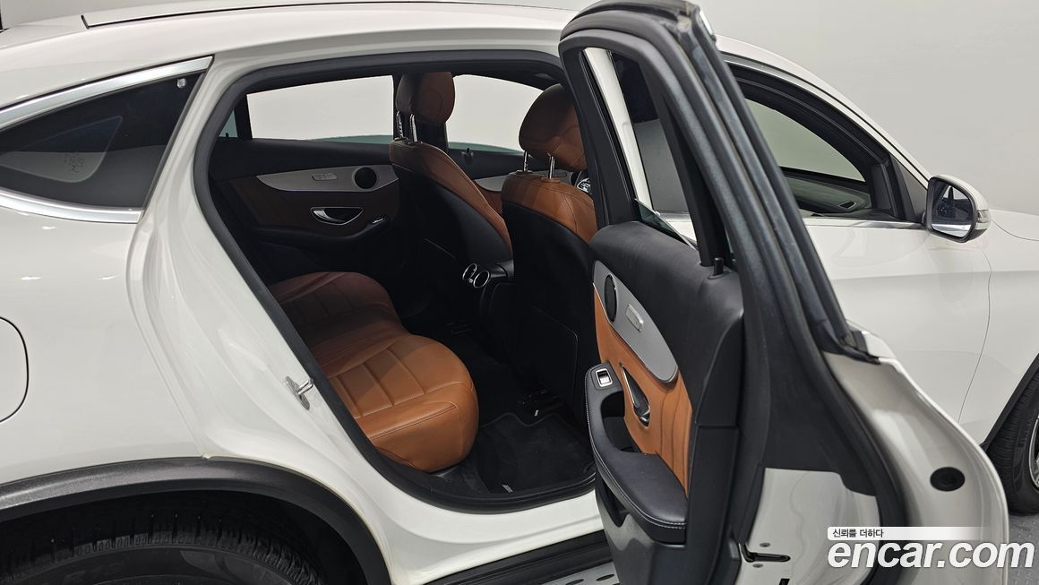 Mercedes-Benz GLC-Class 2021