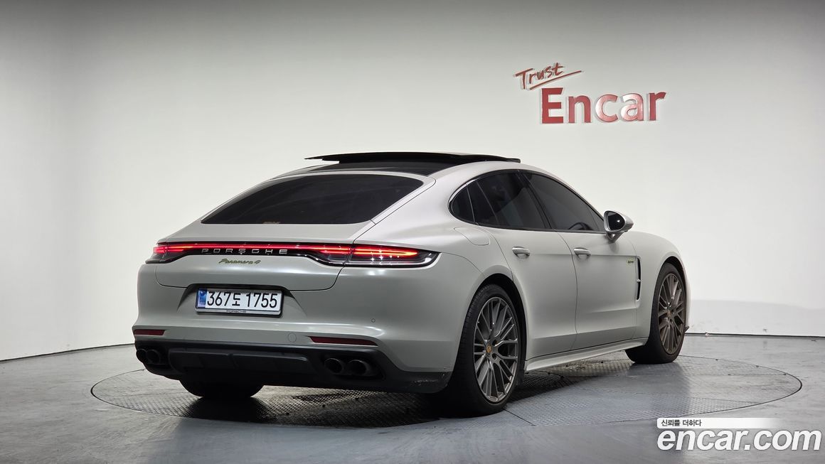 Porsche Panamera 2023