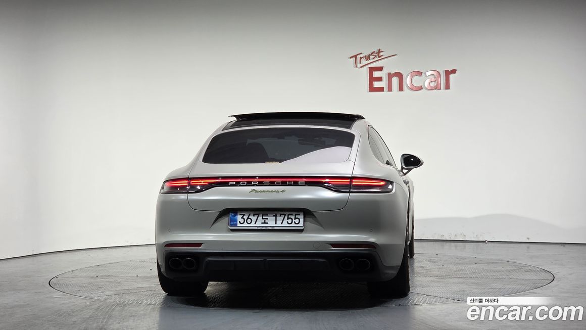 Porsche Panamera 2023