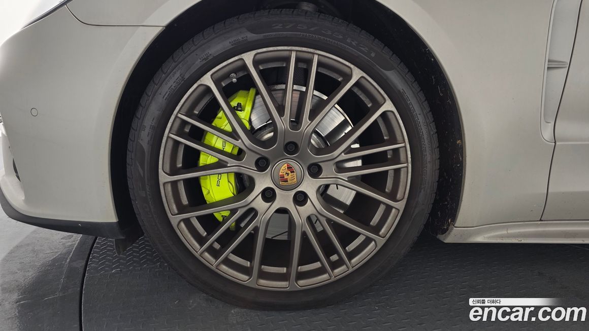 Porsche Panamera 2023