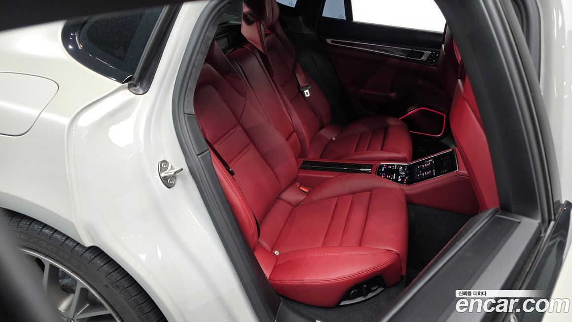 Porsche Panamera 2023