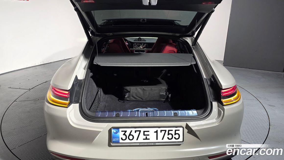 Porsche Panamera 2023