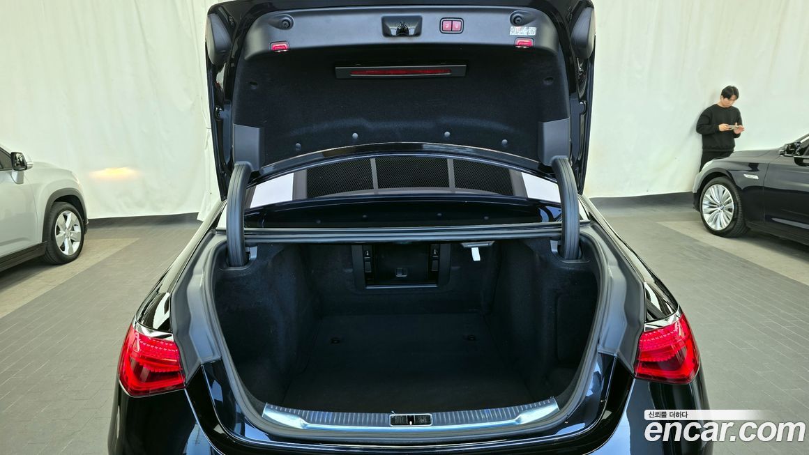 Mercedes-Benz S-Class 2024