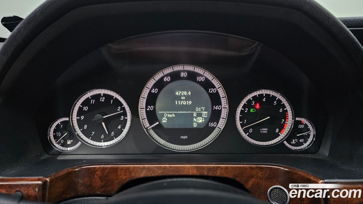 Mercedes-Benz E-Class 2011