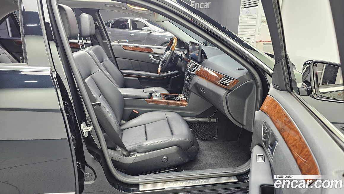 Mercedes-Benz E-Class 2011